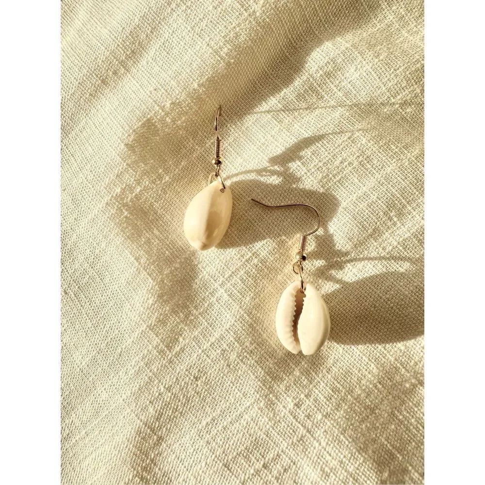 Cute Cowrie dangle shell earrings